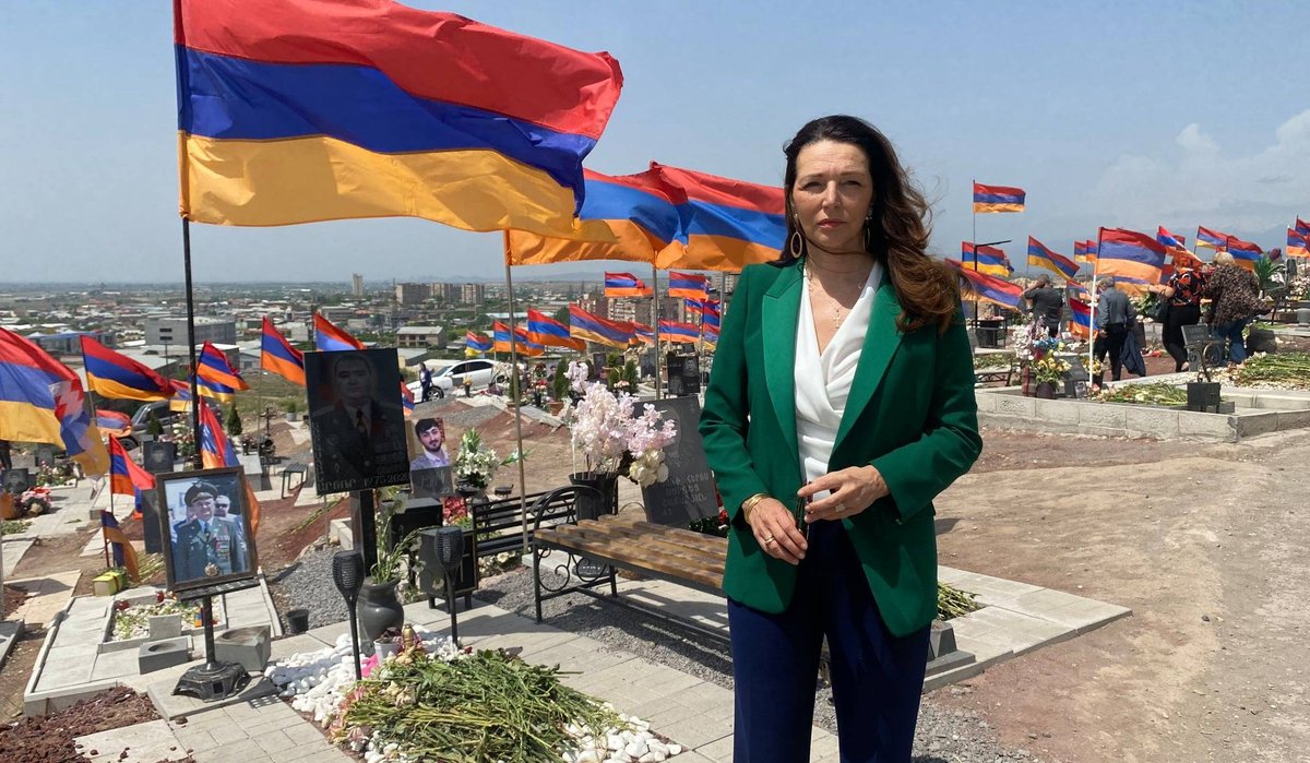 Valérie Boyer🎗️ (@valerieboyer13) on Twitter photo Pendant que certains regarderont et célèbreront le match #France - #Azerbaïdjan, je penserai aux Arméniens d'#Artsakh, exilés, persécutés, déracinés de leur terre.
Impossible de célébrer le sport quand la souffrance d’un peuple ami reste ignorée 🇫🇷🇦🇲 Pendant que certains regarderont et célèbreront le match #France - #Azerbaïdjan, je penserai aux Arméniens d'#Artsakh, exilés, persécutés, déracinés de leur terre.
Impossible de célébrer le sport quand la souffrance d’un peuple ami reste ignorée 🇫🇷🇦🇲