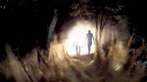 Un jour, promis, on fera un épisode sur la saga V/H/S ! Mais sous quel format ? Intégrale ? Sur un seul film ? Et si oui, lequel ? 👀