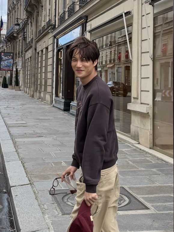 his messy hair caused by the wind and that shy boyish smile. my heart feels like it’s going to burst.