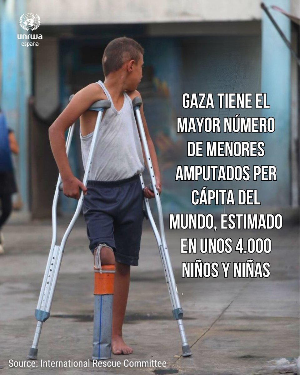 UNRWAes's tweet photo. Rateb, de 10 años, perdió a su familia y una pierna en un ataque aéreo en Gaza. Se fabricó una pierna improvisada con tubos de plástico para desagües. Ahora su único sueño es conseguir una prótesis para poder correr y jugar al fútbol.

La infancia no es infancia en Gaza. https://t.co/GPImoihvZE