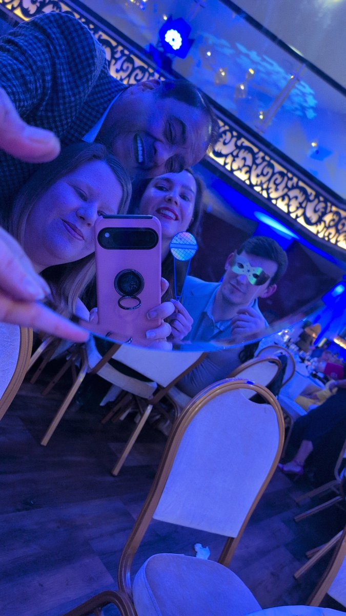 CaseyParker21's tweet image. Our people awards with #ward15 #table12   bring us the prize 🏆 #OPA2025 @Ward15Vascular