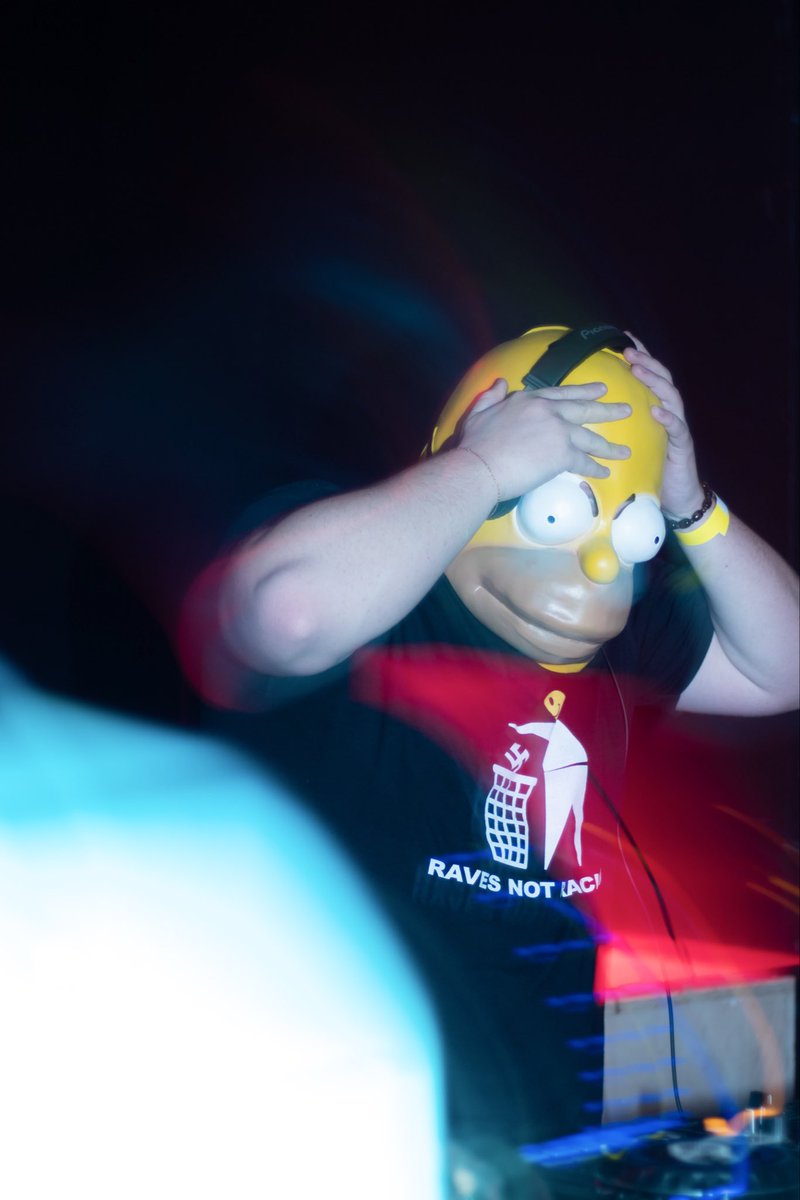 arcadetrauma's tweet photo. Some awesome pics from my last set at @2Happy2Hardcore !!! (Yes, I really wore the Homer mask AGAIN)

Big thanks to them for the amazing rave and all around amazing space they are creating for raves. Banger people, banger nights.

Much love https://t.co/kUR4FuUdnY