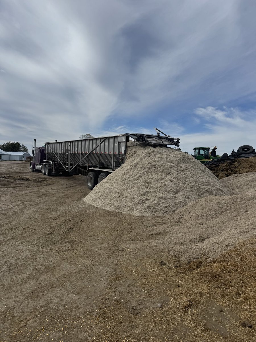 KumpfTim's tweet image. To warm to dig beets so haul pulp