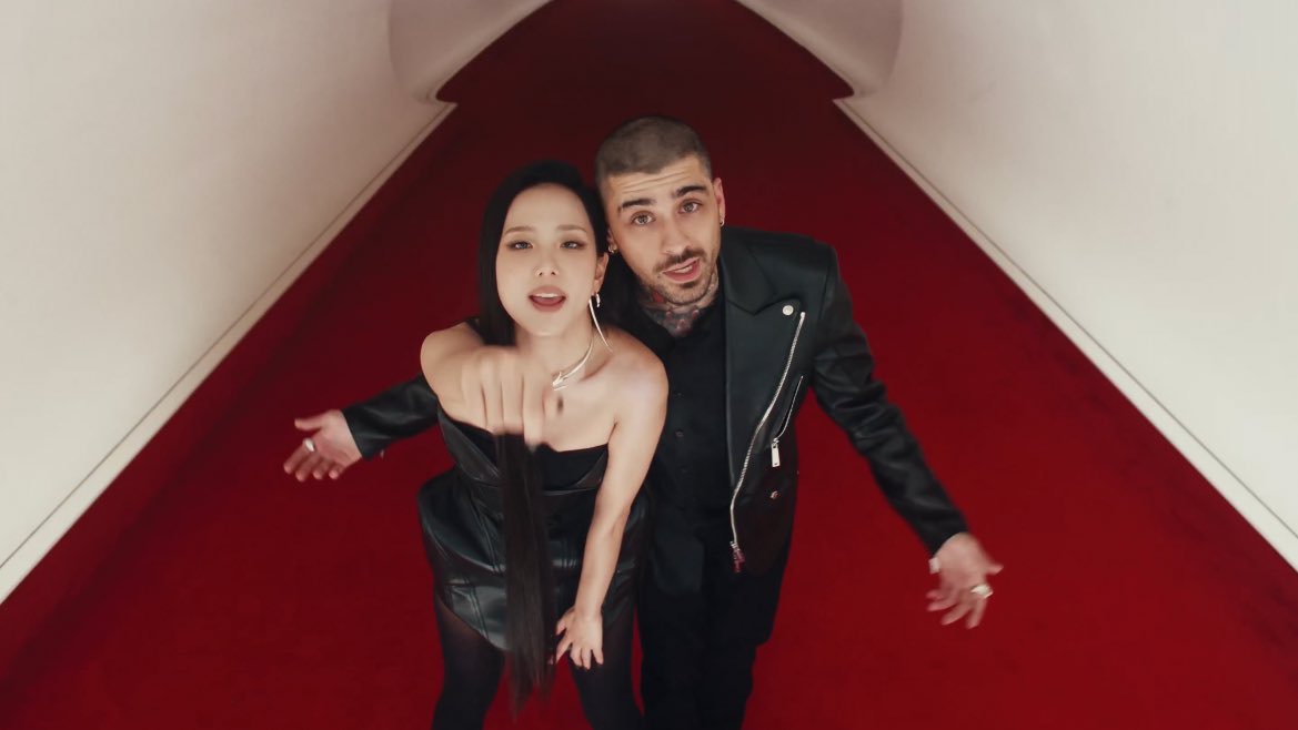 “EYES CLOSED” by Jisoo and Zayn breaks the record for biggest 24-hour debut for male-female duet on YouTube this year, with time still on the clock (6.5 MILLION).