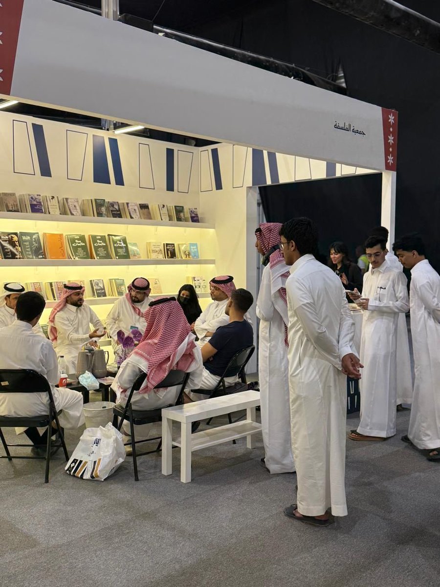 أجواء مفعمة مع #الصالون_الفلسفي وتوقيع كتاب ابن الهيثم مع عبدالرحمن المرزوقي ✨