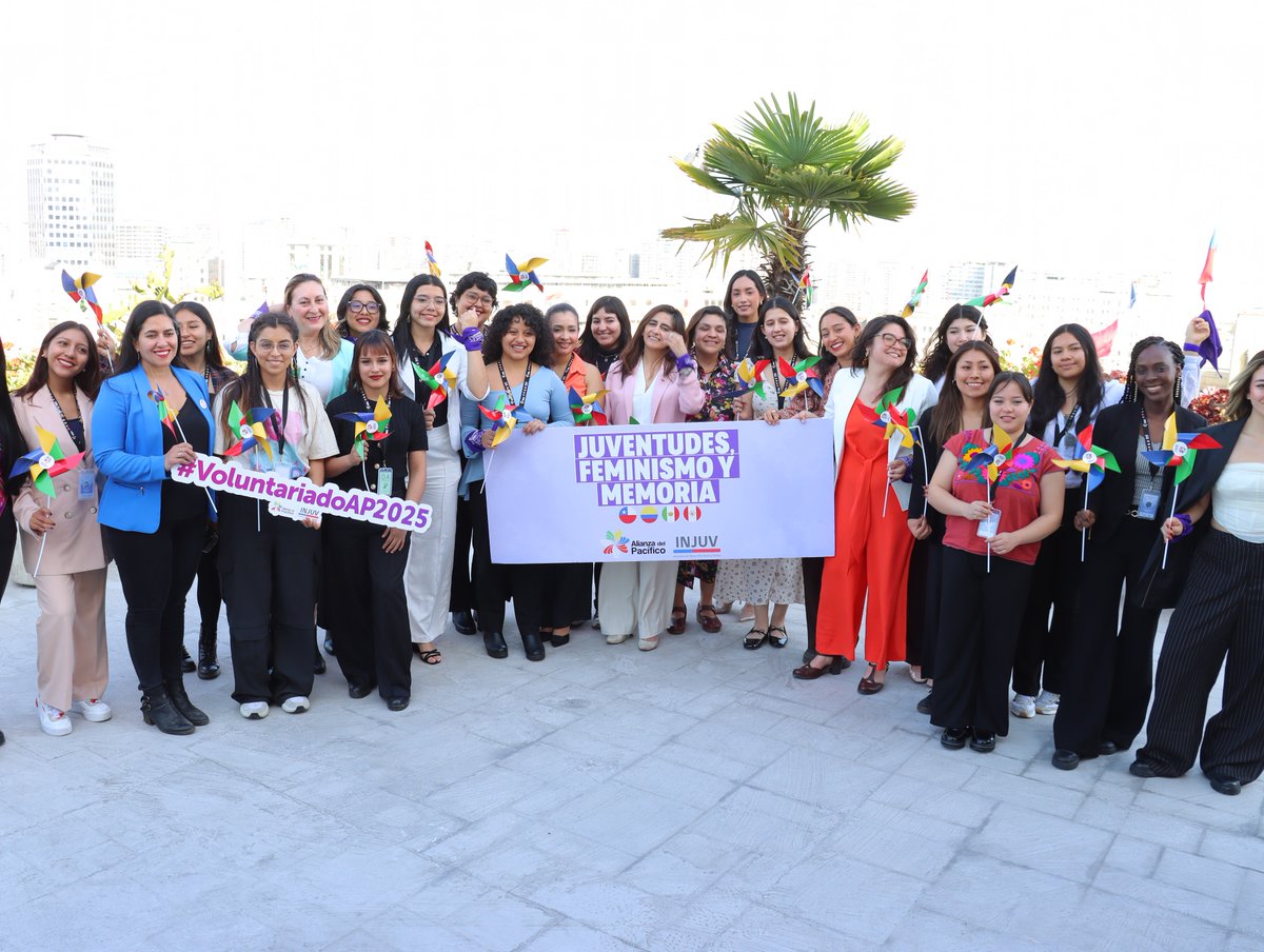 En su segundo día de jornada, las voluntarias de la <a href="/A_delPacifico/">Alianza del Pacífico</a> participaron en el Encuentro de Lideresas Políticas en el Salón Orlando Letelier del Ministerio de Relaciones Exteriores, compartiendo experiencias sobre política y liderazgo.
