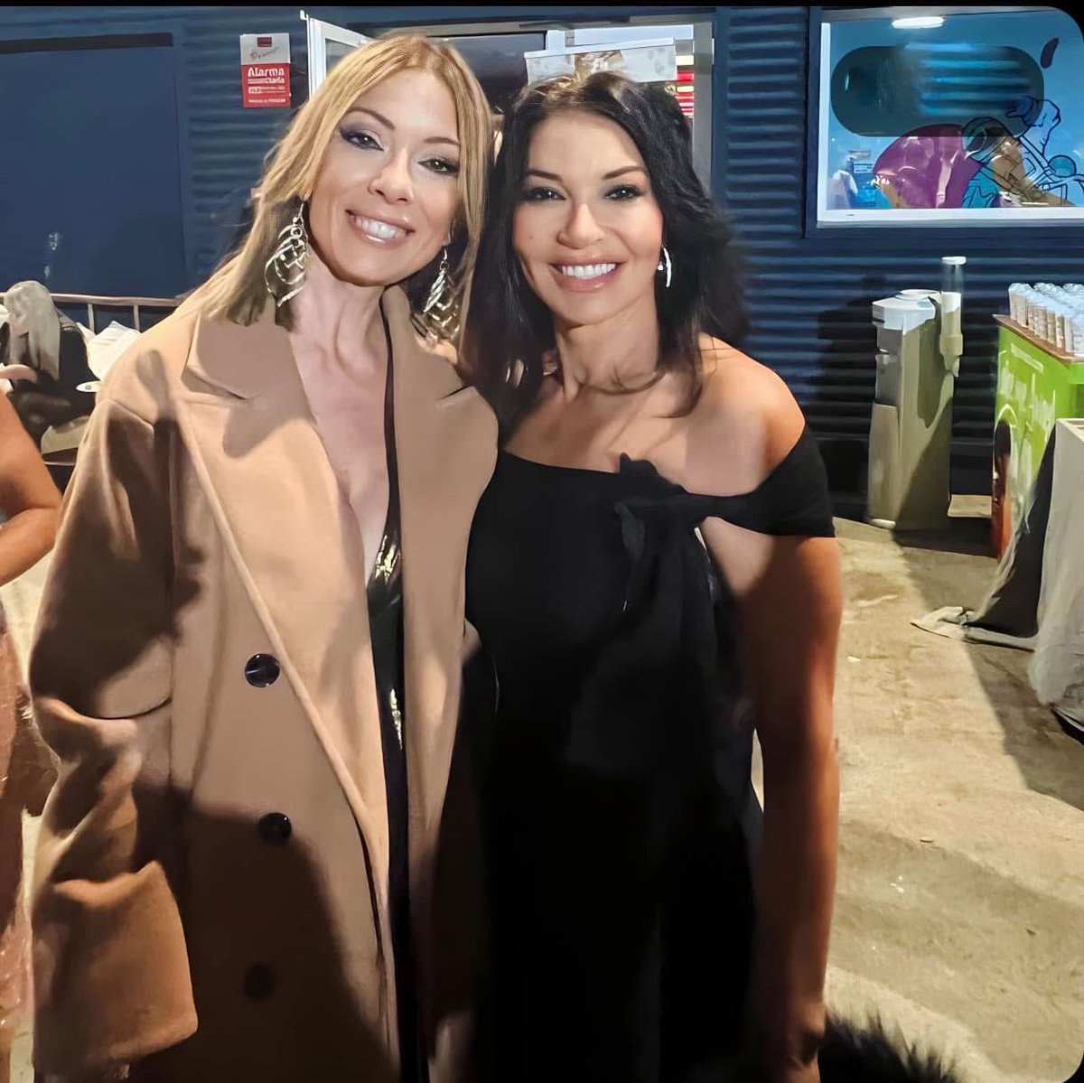 Feliz cumple mi querida <a href="/mariaabradelo/">ΜΔŘíΔ ΔβŘΔĐ€ŁØ</a> #MariaAbradelo