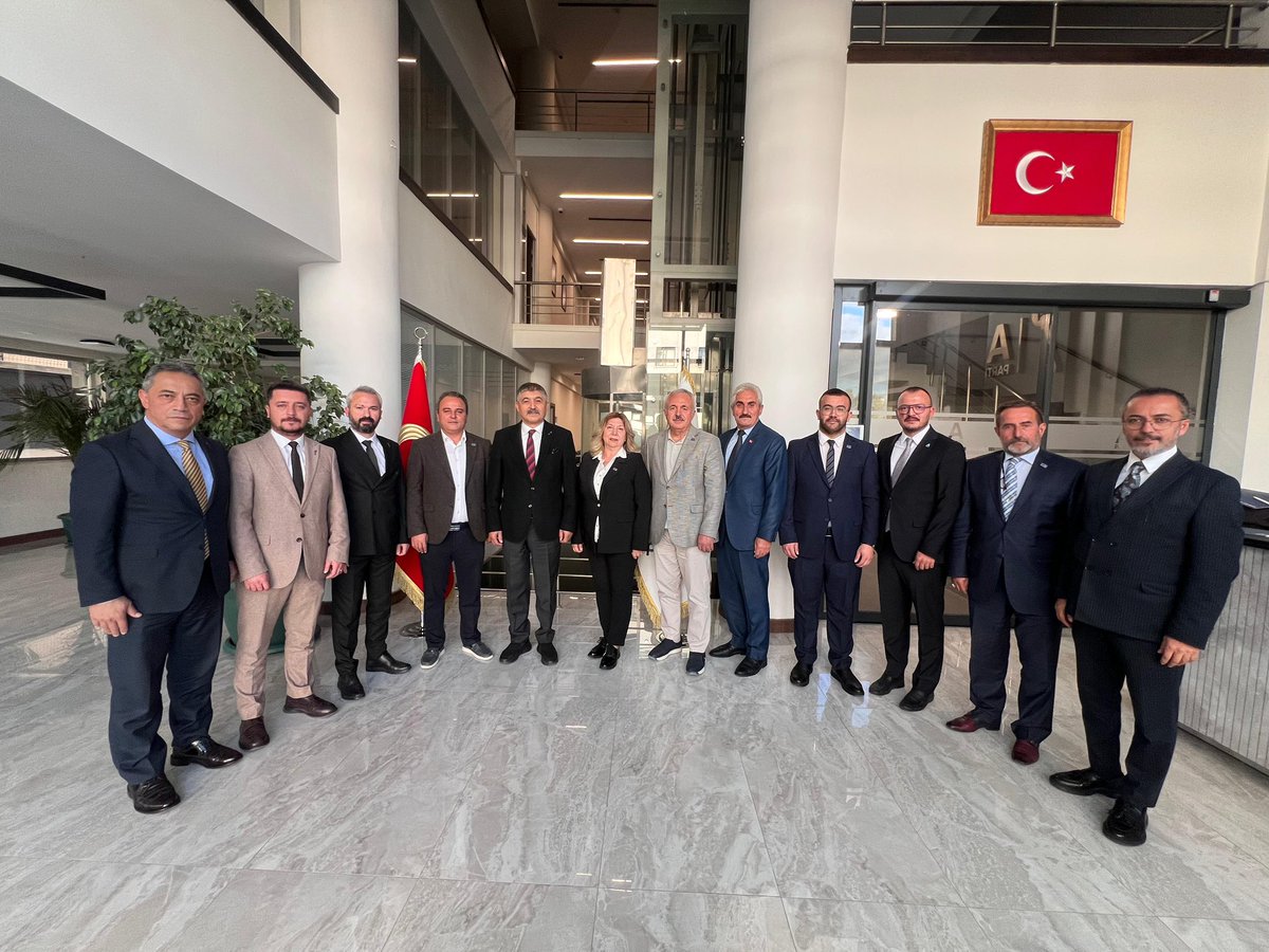 STK Başkanımız Sayın Ahu Yardımcı, Genel Merkezimizde Genel Başkan Yardımcımız Sayın Hayati Çetin başkanlığında düzenlenen, Ankara il ve ilçe başkanlarımızın katıldığı 1 Kasım 2025’te gerçekleştirilecek olan partimizin 1. yıl kutlamaları hazırlık toplantısına katılım sağladı.