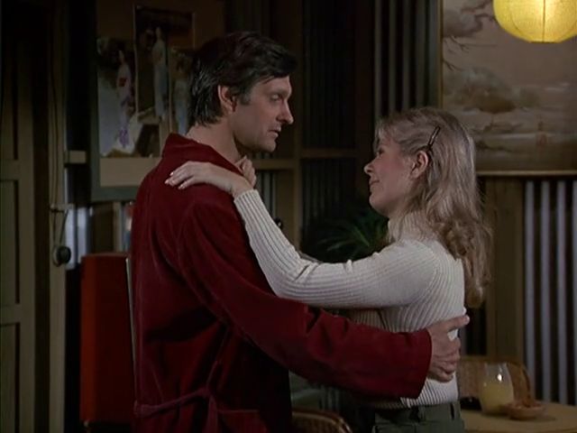 mashaholic's tweet image. Must we dance so close?

#ClassicMASH #mash #mash4077