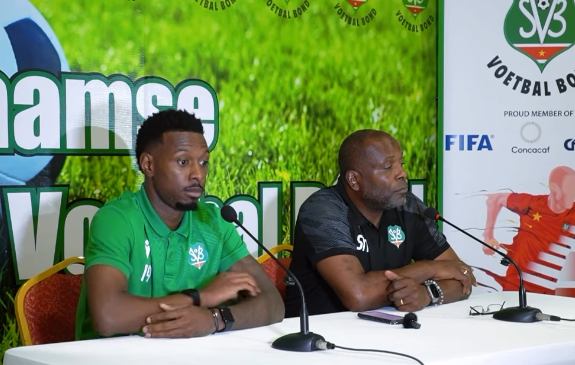 PublinewsGT's tweet photo. El tecnico Stanley Menzo declaro que Guatemala, la "gran nación futbolística". ⚽ es la favorita para  este partido clave . ¡Lee los declaraciones del técnico de Surinam en la previa del partido! 📌
https://t.co/jzS5lg9Diy
#RumboAlMundial #Fútbol #Menzo https://t.co/SQ015jHdtk