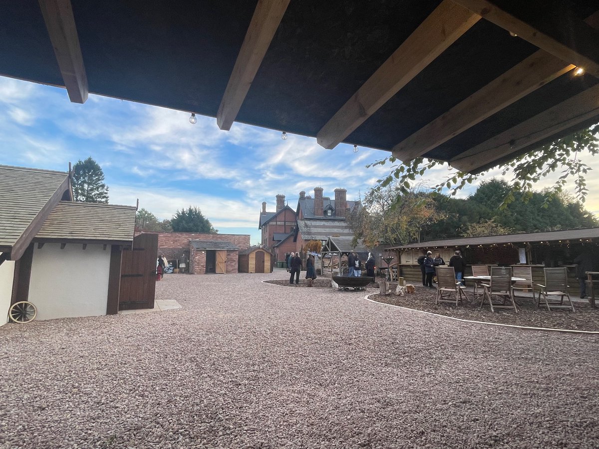 Mystic Queen of Maybe (Jan) & Teddy 🐈‍⬛ tweet media