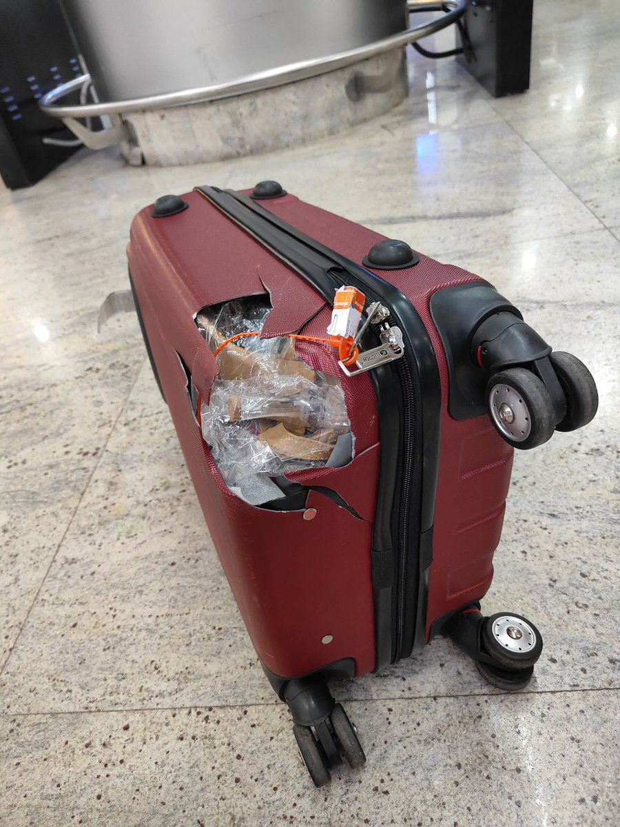 DR_Blitzkrieg's tweet image. Utterly disappointed with @AirIndiaX.

 Our luggage on the Bengaluru–Goa flight arrived beyond repair—wheels broken, gaping hole, and zero support from ground staff. No accountability, no compensation. Is this how passengers are treated?

 #AirIndiaExpress #TravelFail