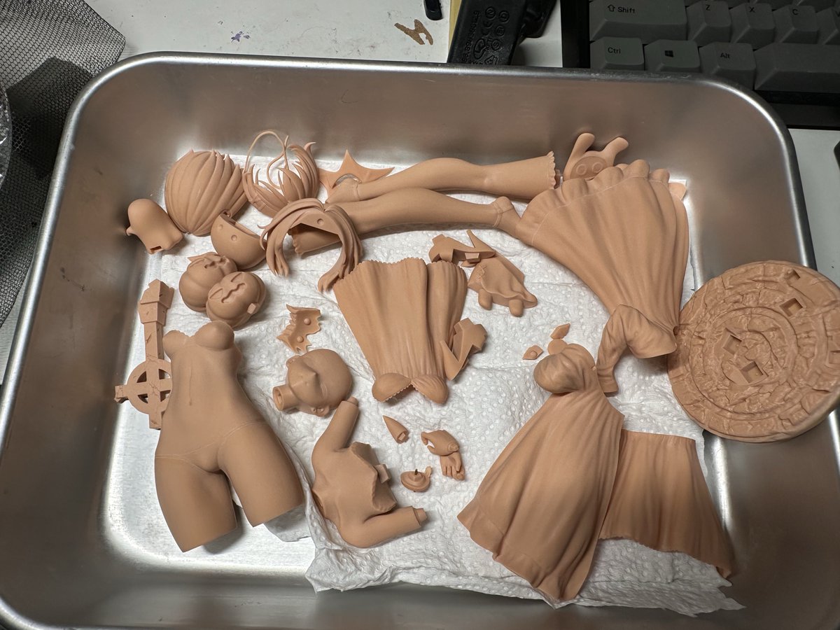 polygo's tweet image. 1回目の磨き終わったんで
明日はサフ吹いてチェックしようと
身体の傾き加減が気になって直しながらベースは5回再出力