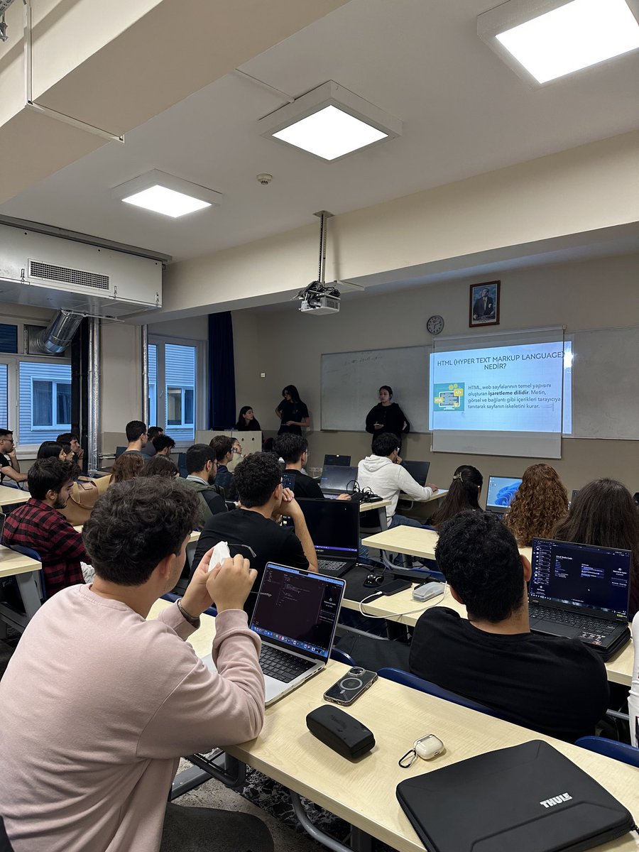 PaüSiber tweet media