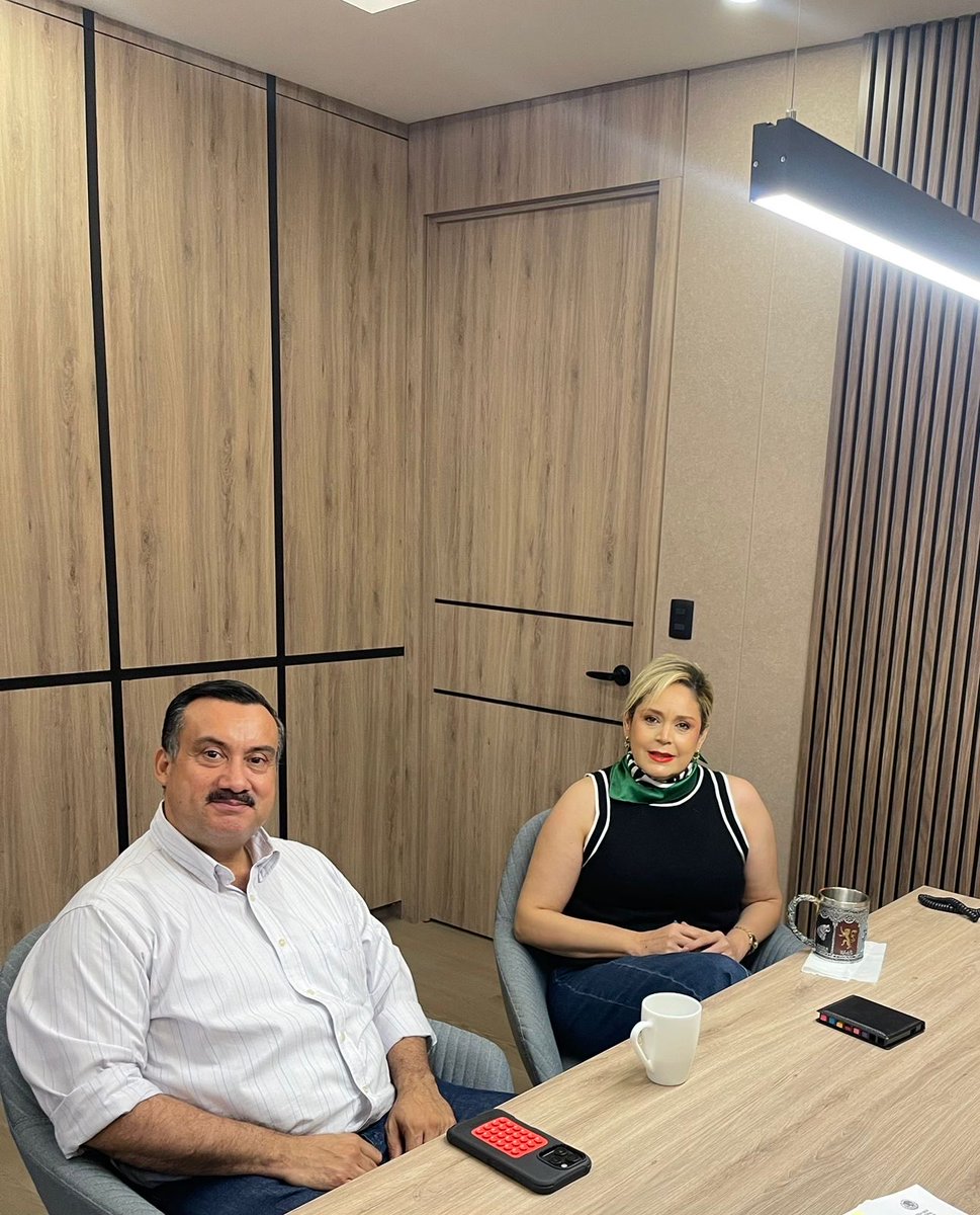 Grata charla con la Síndico Municipal. <a href="/BlancaColosio/">Blanca Colosio</a> 
Seguimos trabajando juntos por nuestra comunidad.
Seguimos con Todo 💪🏽👊🏽 24/7 y sin pretextos #elmejorHermosillo #RegidorEnTuColonia <a href="/PRI_Nacional/">PRI</a> <a href="/alitomorenoc/">Alejandro Moreno</a>  <a href="/caroviggiano/">Carolina Viggiano</a> <a href="/Jorge_Meade/">Jorge Meade Ocaranza</a> <a href="/CDEPRISonora/">PRI Sonora</a> <a href="/huatalupe/">Lupita Soto Holguín</a>