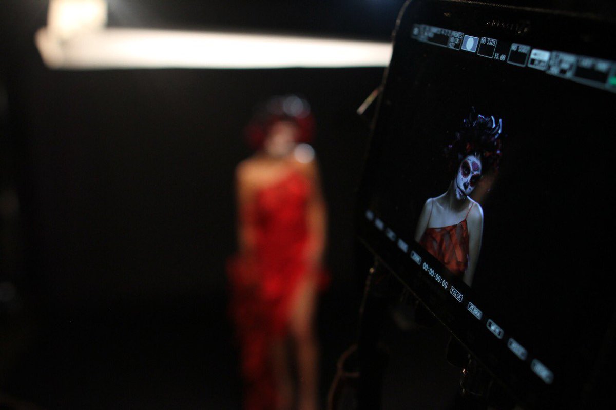 macielguix's tweet image. what about Revival Tour Visuals in HQ @selenagomez that would be AMAZING and a gift for the fans #10YearsOfRevival