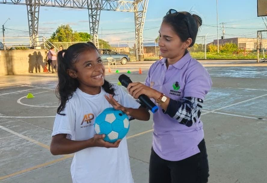 ICBFColombia's tweet image. #BienestarCasanare | A través de #ExperienciasComunitarias, en #Pore, acompañamos a 49 niñas, niños y adolescentes en una jornada de aprendizaje y recreación que fortaleció valores, habilidades para la vida y entornos protectores. 
#ConDignidadCumplimos