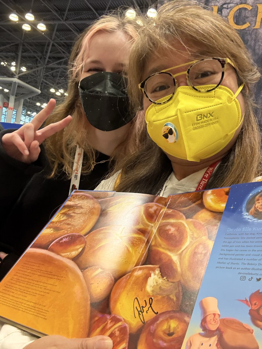 We support masked heroes and businesses that have mask required time allowing safe access for maskers! Thank you @devinellekurtz for role modeling for others to follow, giving us hope! I love your work! Thanks for signing my Bakery Dragon I bought for my grandnephew! 🌟🥧 #NYCC