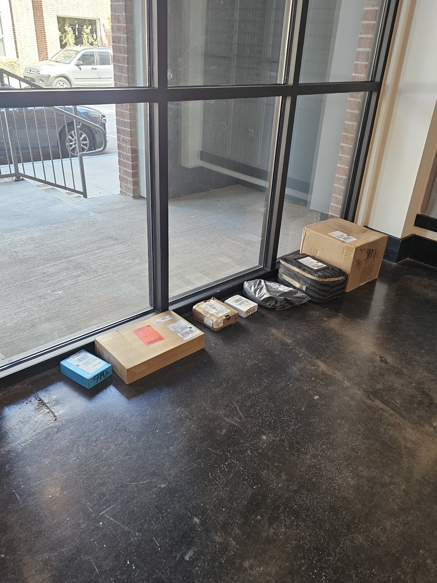 DRockTheEwok's tweet image. This dude must have finished his deliveries REAL quick today @UPS . 300 Monroe Ave
Roanoke, TX 76262