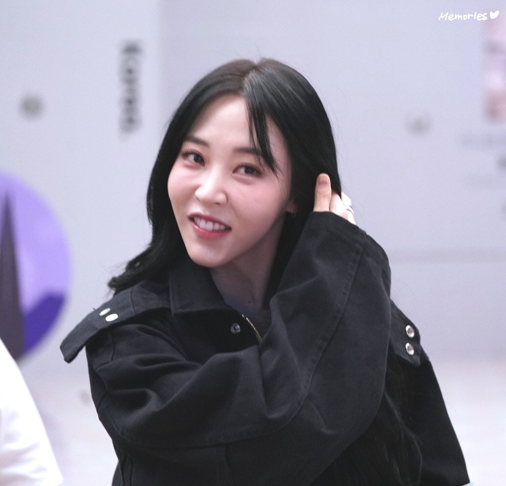MMM_Memories's tweet photo. 251011 GMP 출국 프리뷰

뵤리가 웃으면 나도 좋아😆
잘다녀왕

#마마무 #MAMAMOO #문별 #MOONBYUL https://t.co/x7LrNviLUu
