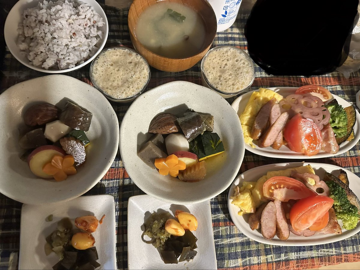 朝からがっつり超食(朝食)
用意した。
(* ॑꒳ ॑*)
ご飯って作って用意して味見してるだけで、お腹いっぱいになって食べれへんのなんで？
(๑•́‧̫•̀๑)
食べる前からもう満足…