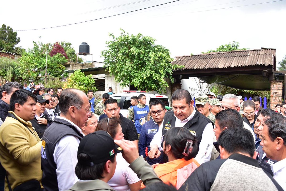 Samuel Aguilar Pala (@aguilar_pala_s) on Twitter photo En coordinación con los tres órdenes de gobierno, visitamos la Sierra Norte para supervisar las afectaciones provocadas por las lluvias y atender a las familias poblanas que se han visto afectadas. 🌧️
Desde la <a href="/Segob_Puebla/">SEGOB Puebla</a> y la <a href="/PCGobPue/">PC Estatal Puebla</a> les reiteramos que no están solos. Nos En coordinación con los tres órdenes de gobierno, visitamos la Sierra Norte para supervisar las afectaciones provocadas por las lluvias y atender a las familias poblanas que se han visto afectadas. 🌧️
Desde la <a href="/Segob_Puebla/">SEGOB Puebla</a> y la <a href="/PCGobPue/">PC Estatal Puebla</a> les reiteramos que no están solos. Nos