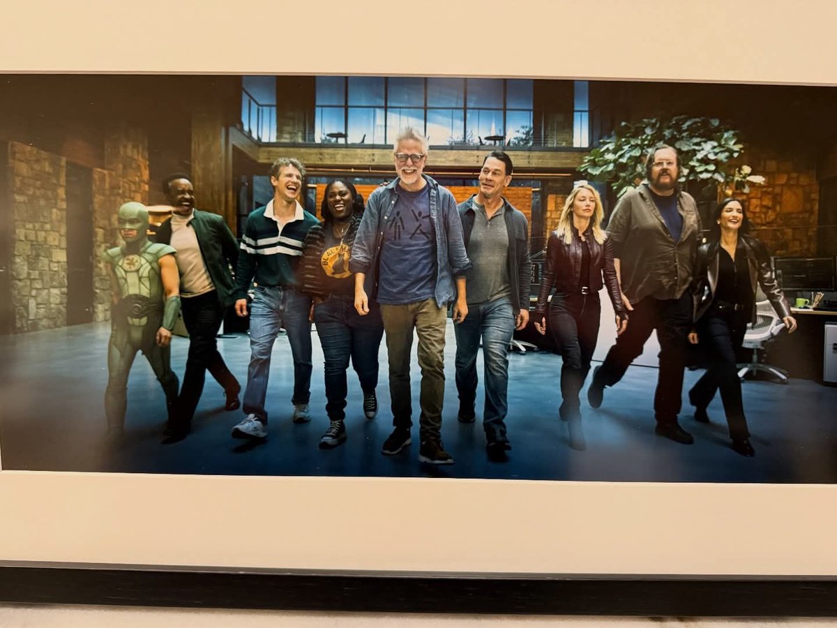 BauldeComic's tweet image. 👉 Peacemaker llega a su fin de temporada y nos deja esta increíble foto del elenco principal 💥
¡Qué gran cierre para una serie llena de acción, humor y momentos épicos! 🦅🔥
#Peacemaker #DCSeries #JamesGunn #DCUniverse