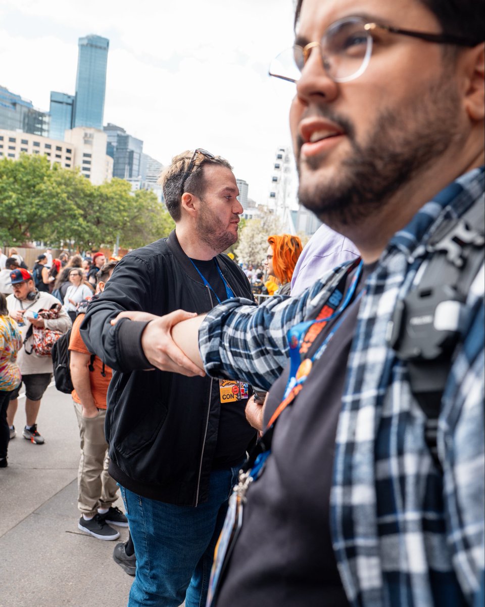 8bitElliott's tweet image. When you see your friend at @PAXAus but don’t have time to stop

#paxaus