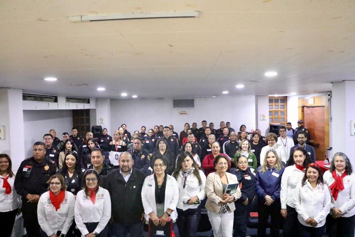 JulioCBonillaG's tweet image. 🗂️✨Personal del Centro de Capacitación #CCI del @InfoCdMex, acompañó durante dos días al #FORI de @PBI_SSC en la impartición del curso de #Archivos.

Agradezco a las más de 100 personas que participaron en esta exitosa #AccióndeCapacitación