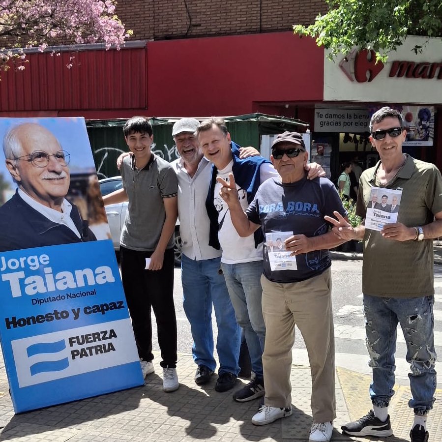 GabrielBruera's tweet photo. Fuerza Patria en todas las calles para frenar la entrega https://t.co/qEL4W8SUGB