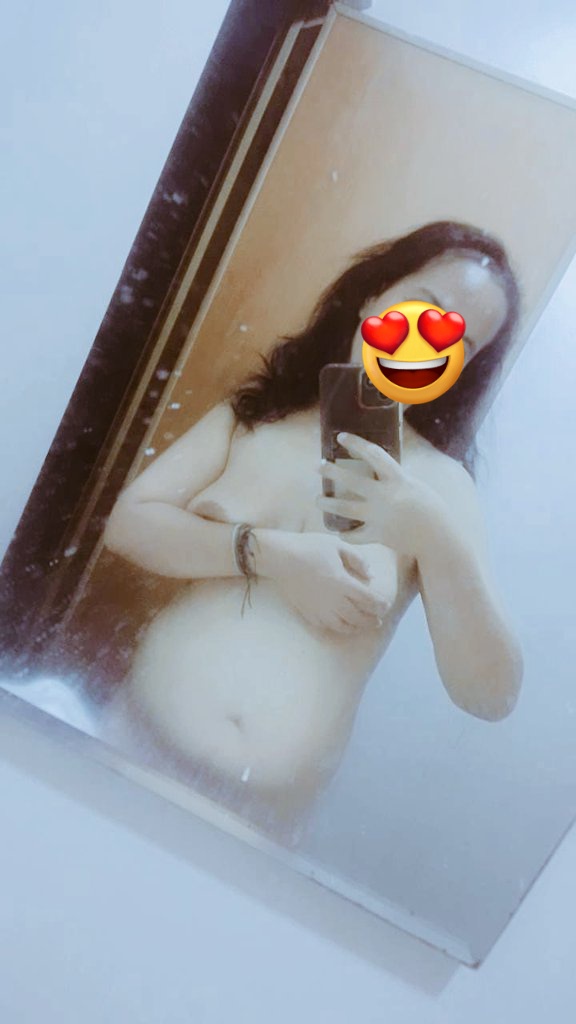 Abang gak ada rencana mau nyulik adek ntar malem gitu bang? 🤭😁
#pasutri3some #pasutricuckold