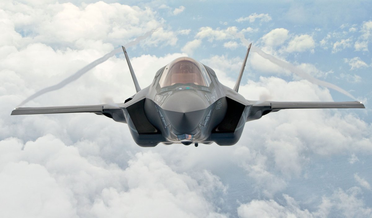 L_ThinkTank's tweet image. [ 🇩🇰 DANEMARK | 🇺🇸 ÉTATS-UNIS ]

🔸 Le Danemark a confirmé l’acquisition de 16 nouveaux avions de chasse américains F-35 pour renforcer sa puissance militaire. Ces appareils de cinquième génération remplaceront progressivement les anciens F-16 encore en service. Avec cette…