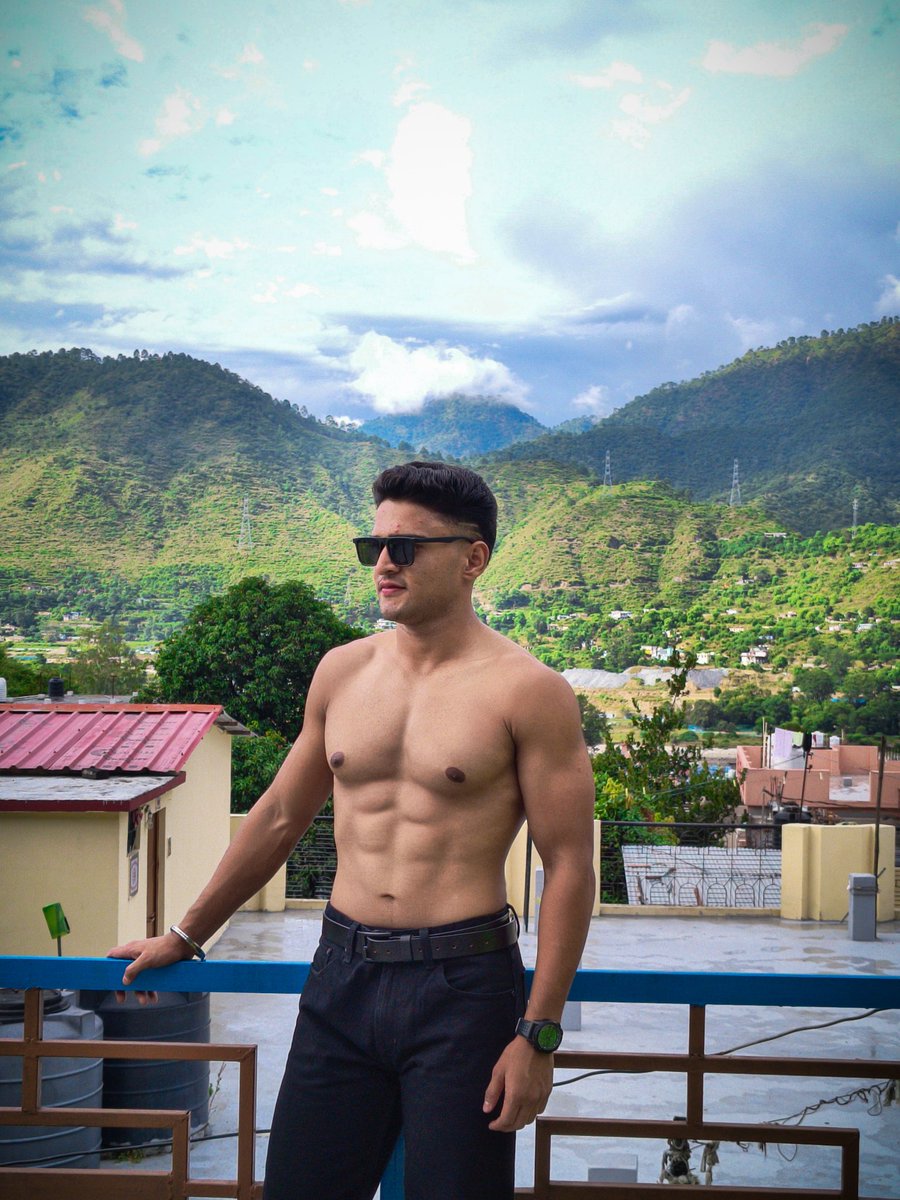 gauravrwt_'s tweet image. Summer-ing 🔥