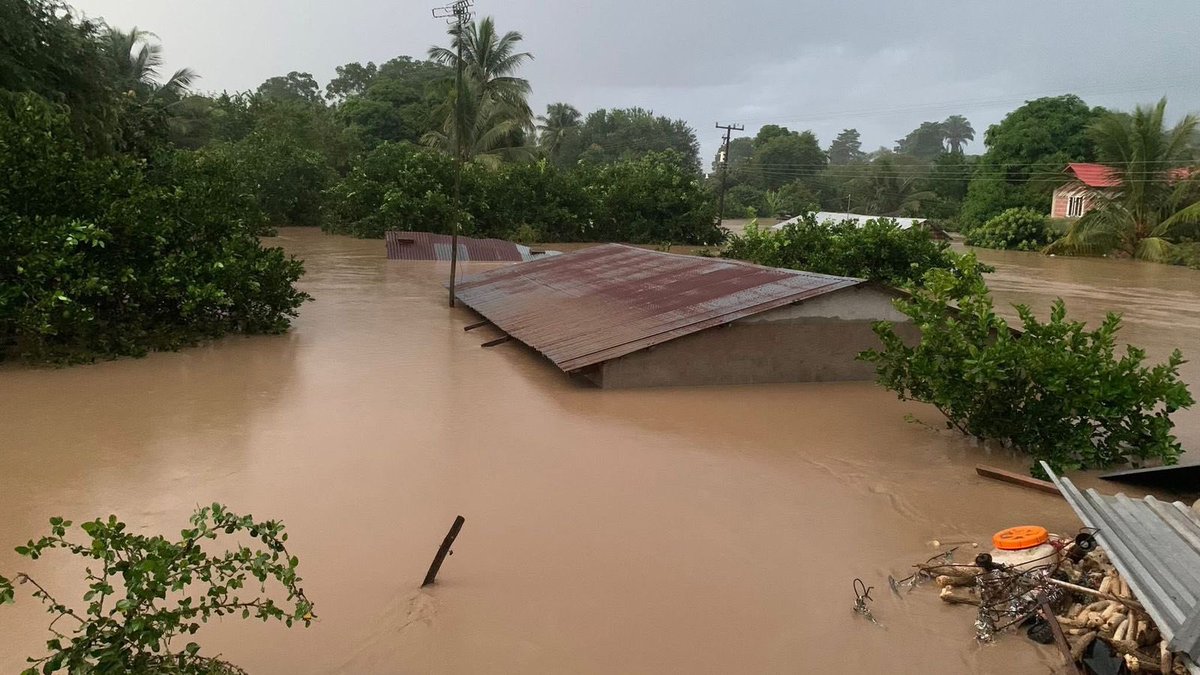 Entre los municipios afectados en la Sierra Norte se encuentran Huauchinango, Xicotepec y Zacatlán, mientras que en la Sierra Nororiental destacan Teziutlán, Tlatlauquitepec y Zacapoaxtla.
#AyudaParaDamnificados
#MéxicoBajoElAgua