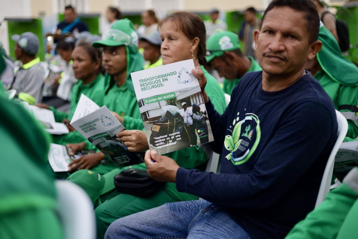 CORPOGUAJIRA ENTREGA 40 TRICICLOS A RECICLADORES DE OFICIO EN RIOHACHA ♻️

En el marco del proyecto “Implementación de Estrategias de Educación y Gestión Ambiental en la Zona de Influencia del Centro Histórico y Nuevo Centro del Distrito de Riohacha”, entregamos 40 triciclos a
👇🏻