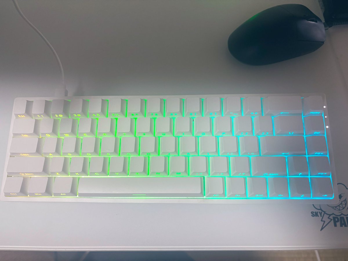 fmuuyrao's tweet image. fun68届いて使用してるんだけどとてもよき
この安さでラピトリでってだけで嬉しいのに、ソフトウェアも使いやすくてライティングも色々
高くて買えないからラピトリを諦めるんじゃなくて、高くて買えないから安いラピトリって選択肢があるのすばらしい。
ヘッドセットも使ってみたい

#fun68
#monsgeek