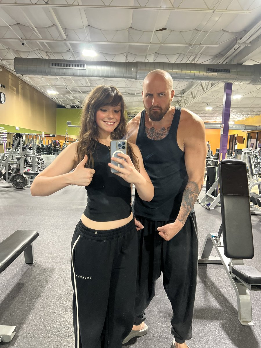 Tectone's tweet image. We’re almost 1 month into our diet and we wanna die