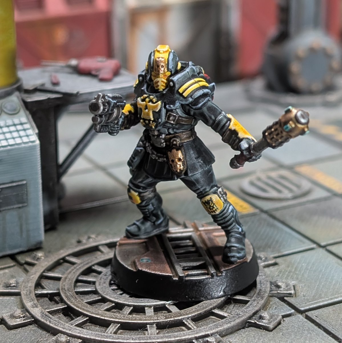 Shakin_Bones's tweet photo. Another Enforcer Sergeant for the gang.

#PaintingNecromunda #Necromunda #Underhive #AshWastes #WarhammerCommunity #PalaniteEnforcers https://t.co/uWWbSKgc1r