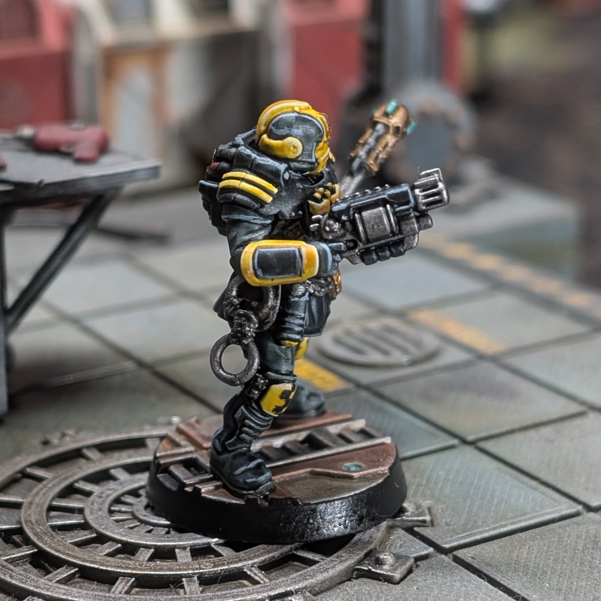 Shakin_Bones's tweet photo. Another Enforcer Sergeant for the gang.

#PaintingNecromunda #Necromunda #Underhive #AshWastes #WarhammerCommunity #PalaniteEnforcers https://t.co/uWWbSKgc1r
