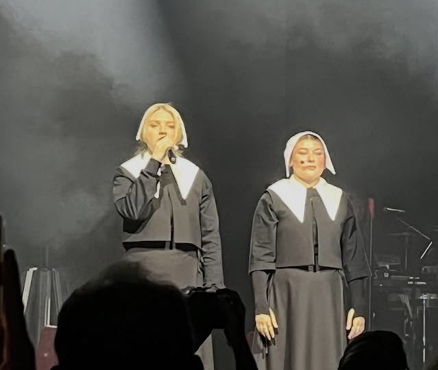 Louis 💙💛 tweet media