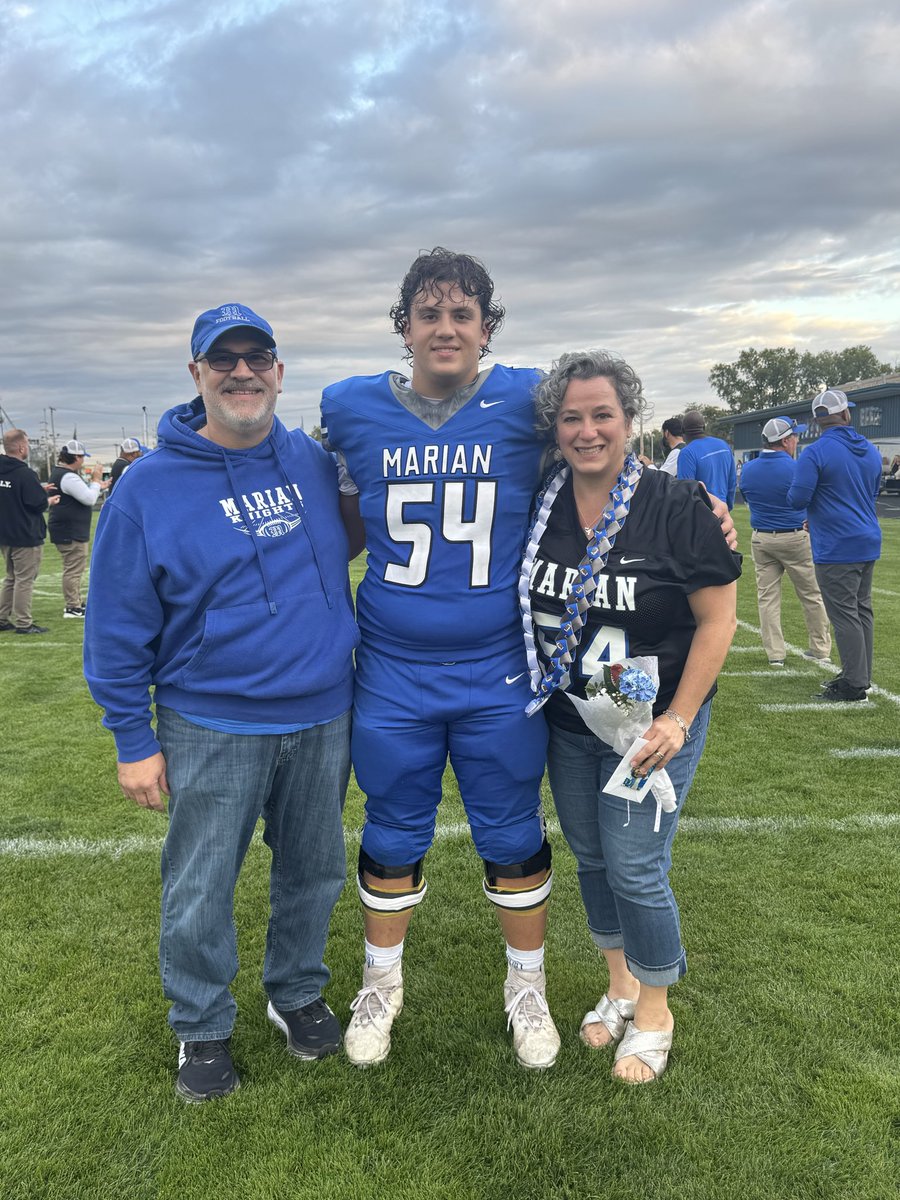 marianhssports's tweet photo. Happy #SeniorKnight https://t.co/lvzvXl6Sh2
