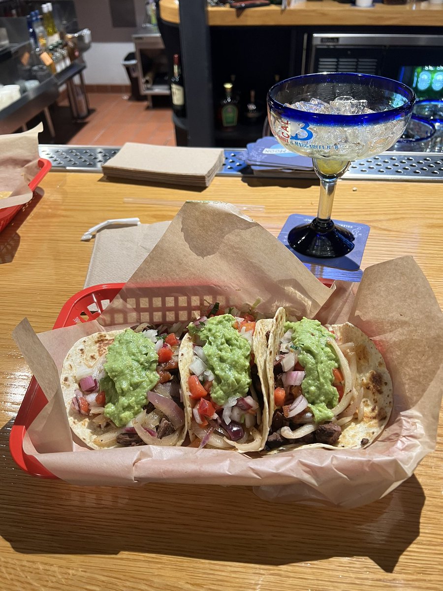 basedbasispoint's tweet image. Let a white boy speak a little Spanish