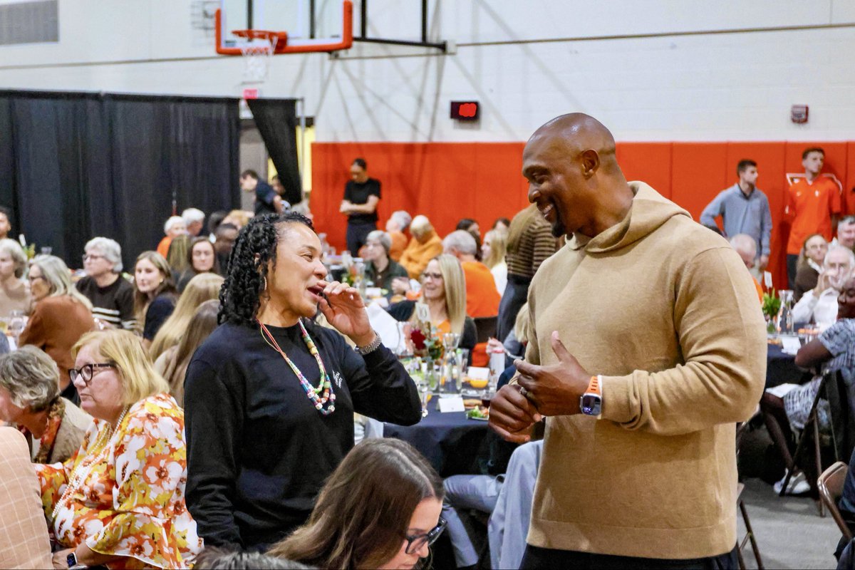 LEADERS 🔥

💪💪💪

<a href="/EddieGeorge2727/">Eddie George</a> 🤝 <a href="/dawnstaley/">dawnstaley</a>