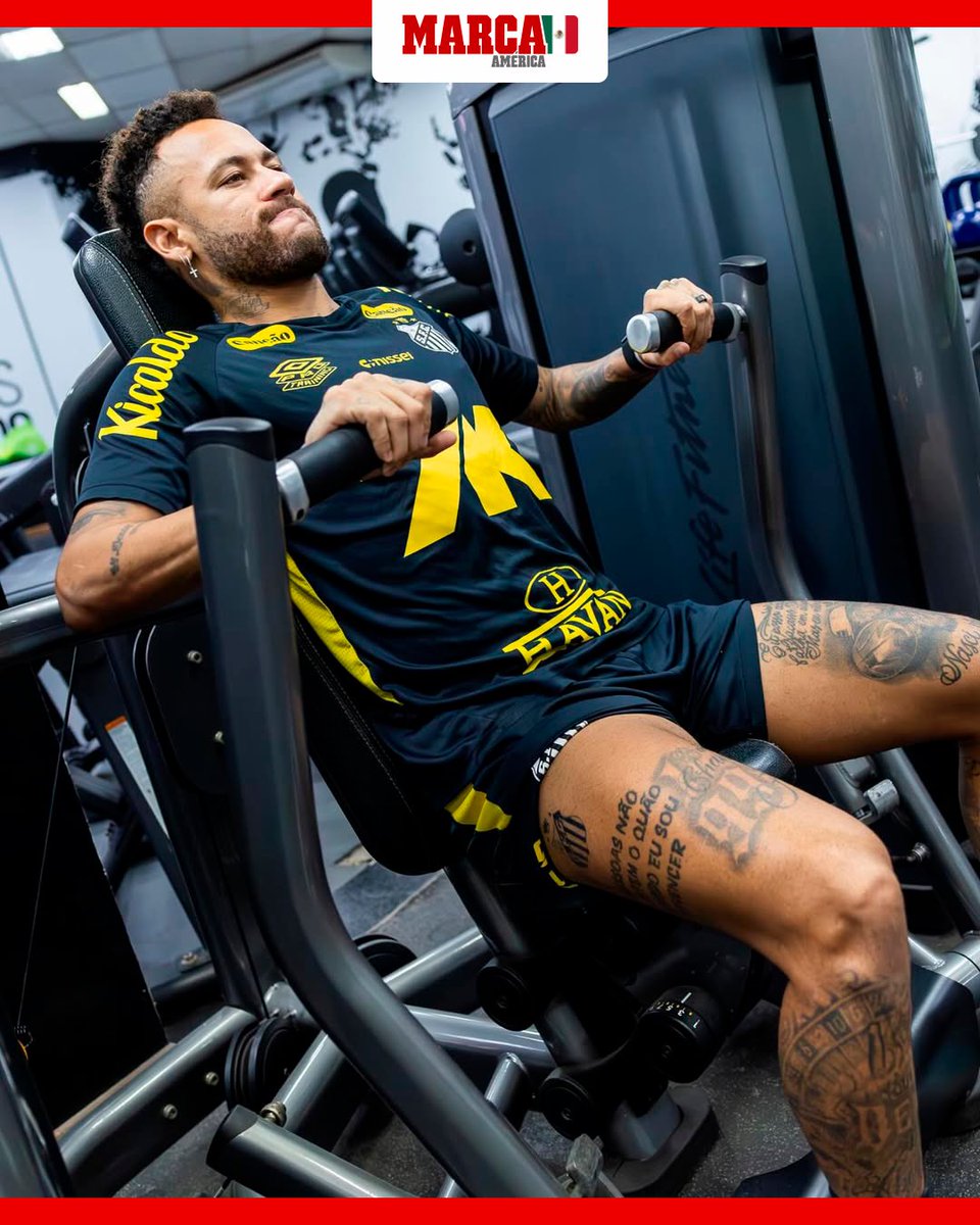 MarcaMexico_'s tweet image. 💪 Neymar Jr. a tope en el gimnasio 🏋🏻‍♂️ trabajando en su recuperación ⚽️🔥

#neymarjr #santos #futbol #brasil #deportes #noticiasenespañol #marcaamerica #marcamexico