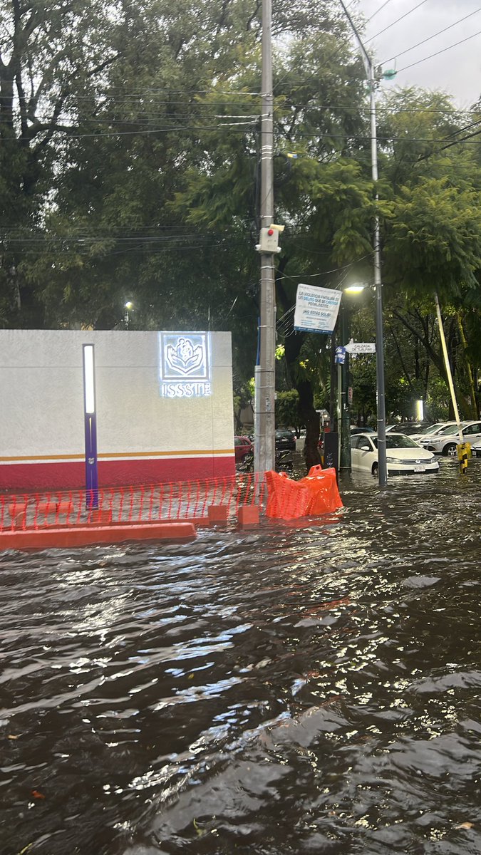olga_salgadov's tweet photo. Lo que dejan las benditas obras en calzada de Tlalpan https://t.co/DMkXtUuVq5