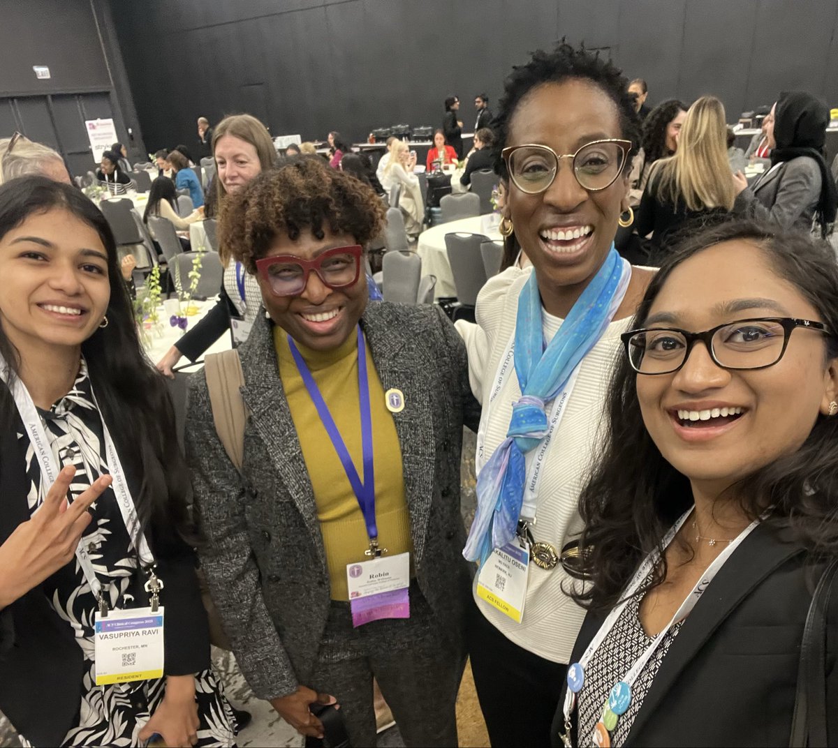 OviyaGiri's tweet image. Heartwarming to reconnect with mentors and colleagues at the #ACSCC2025 and #AWS2025. 
What an incredible weekend! 

Also, mandatory deep dish pizza @LouMalnatis ✅!