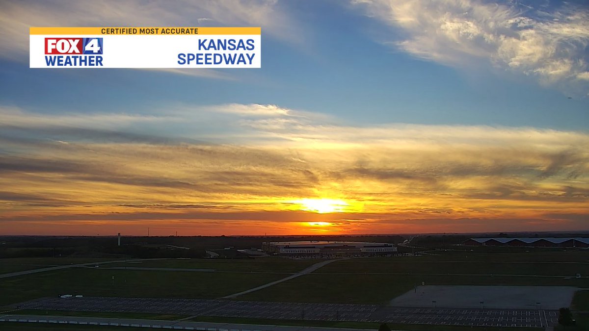fox4wx's tweet image. Issued a #sunsetalert for KC during the 5PM shows based on some of the cirrus clouds streaming in. I'd say that worked out nicely! JL #mowx #kswx #kansascity #fox4kc