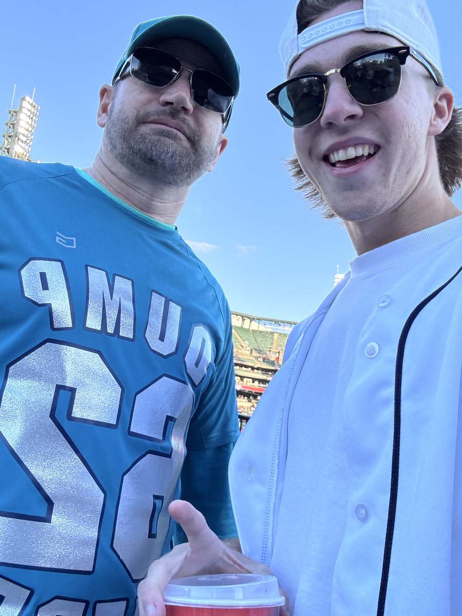 benjamin 🍁 tweet media