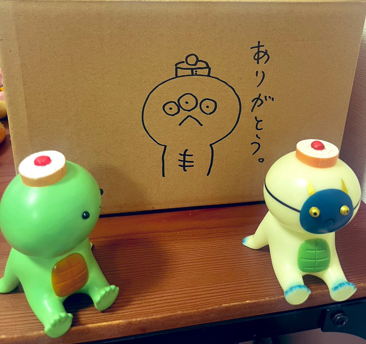 m_am88888888's tweet image. みちのくソフビ祭りには行けませんでしたが、リトル・グ、、ワッパリアンがダンボール製の宇宙船に乗って駆けつけてくれました☺️🚀
イノチノオンジンカンシャエイエンニー
#わっぱ
#ワッパリアン
#付喪亀