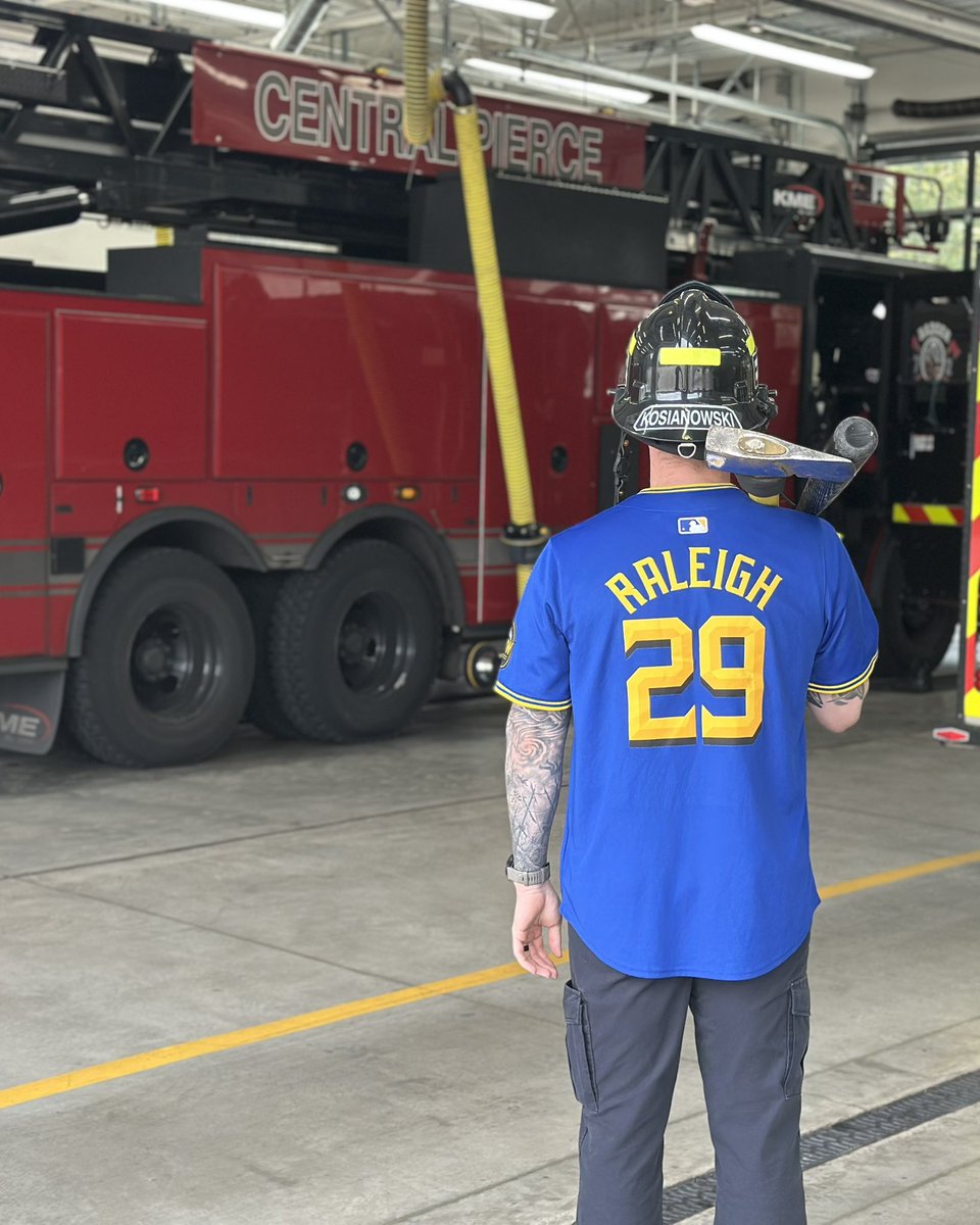 IAFF726's tweet photo. Whether it’s on the field or in the bay, we’re always ready to #SeizeTheMoment. From saving bases to saving lives, it’s all about teamwork and staying cool under pressure.

Rooting for our hometown @Mariners to finish strong. 🔱 https://t.co/hLZRok8qJ6